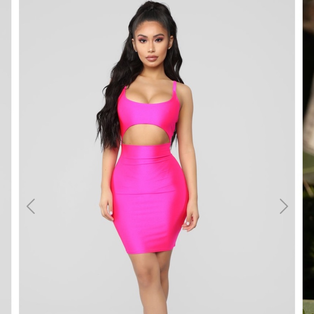 SOLD ‼️Fashion Nova hot pink dress 😍
